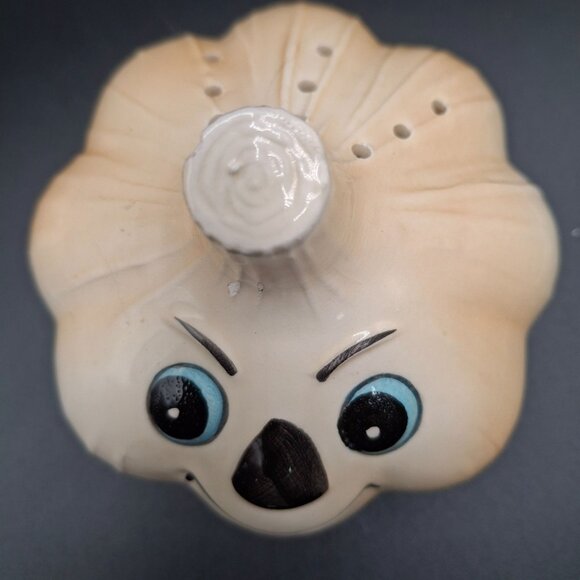 Vintage Set of 2 Anthropomorphic Ceramic Garlic Shakers  Cooks Tools Taiwan - Picture 3 of 7